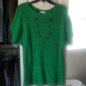 New York & Co Green short sleeve sweater, necklace